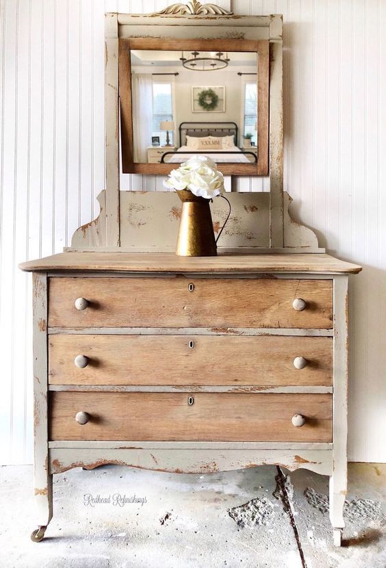 When to Paint Antique Wood Furniture | Diy furniture renovation .