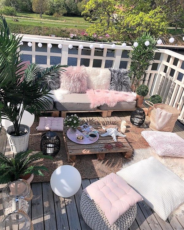 Balcony Pallet Couch Decoration Ideas | Balcony decor, Couch .