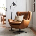 Wells Tufted Leather Swivel Armchair | Decoração sala estar .
