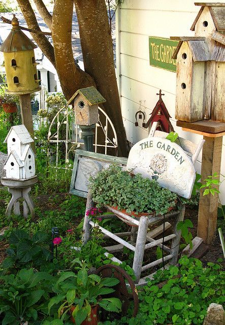 Wonderful garden junk including lots of birdhouses. | Bird houses .