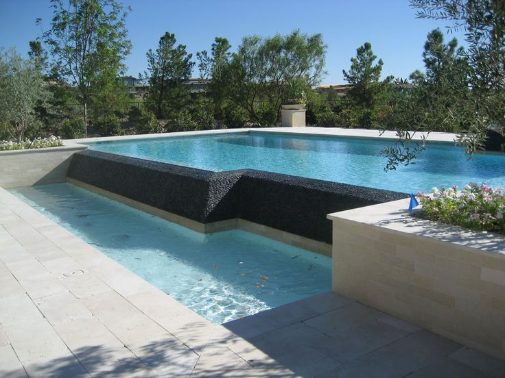 Luxury custom pool with spillway water feature | Ideias para .