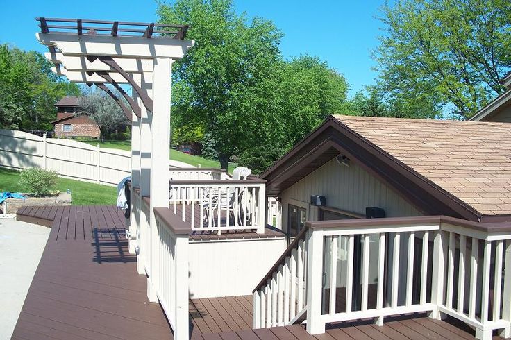 Gray flooring and top railing and white? | Deck paint, Deck colors .