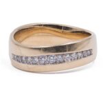 Vintage 14k Yellow Gold Ring with Brilliant Cut 0,28 Ct Diamonds .