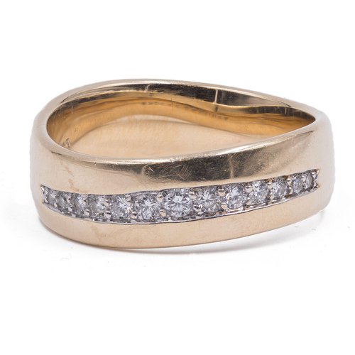 Vintage 14k Yellow Gold Ring with Brilliant Cut 0,28 Ct Diamonds .