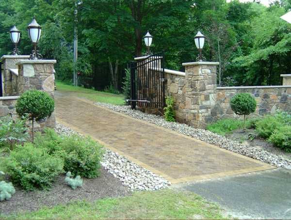 Charming Country Home Driveways, Natural Driveway Landscaping .