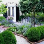 Miss Spenser's Blog: English Gardens Daydreams | Pea gravel garden .