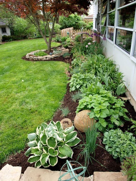 12 Gorgeous Flower Bed Ideas For Your Home - The Unlikely Hostess .