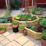 Patio With Raised Garden Bed | Creative Raised Bed Garden Ideas .