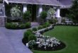 so beautiful! | Front yard garden, Front yard, Front yard landscapi