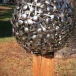 12 Ideas How To Create Unique Garden Art From Junk | Recycled .
