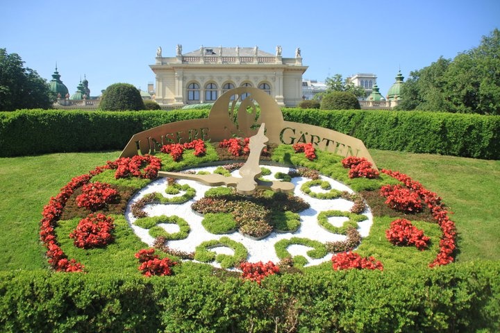 Garden Clock, Stadtpark #wien #vienna | Garden clocks, Formal .