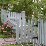 Colonial garden gate | White garden fence, Wood fence design .