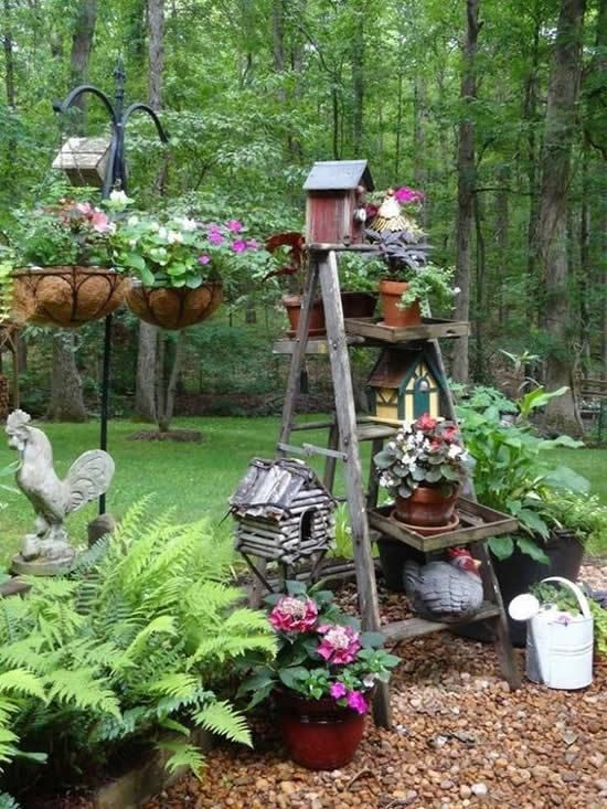 Rustic - Farmhouse DIY garden decoration with old wooden ladders .
