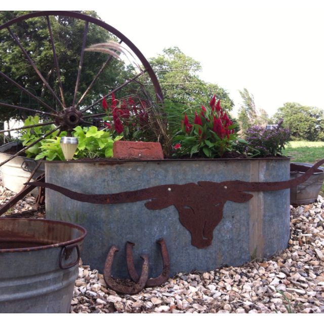 Another example of a water trough planter. Description from .