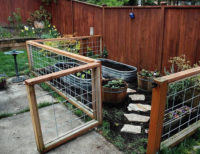 Garden and fence | Small urban garden, Gardening design diy, Small .