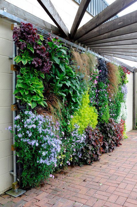 Dreamy And Cool Garden Wall Ideas