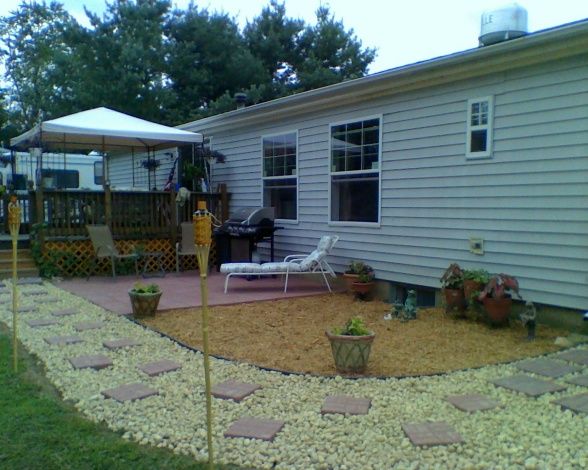 Mobile Home Landscaping Ideas | Home landscaping, Mobile home .
