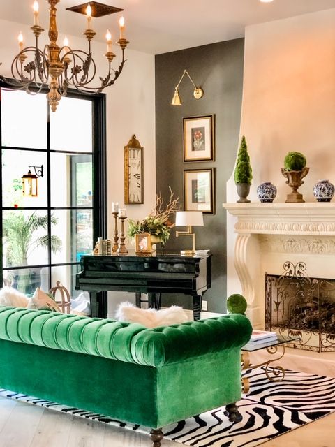 Emerald green velvet chesterfield sofa | Living room decor .
