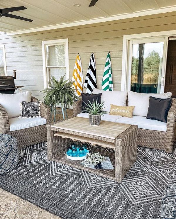 9 Affordable Outdoor Rug Ideas | Outdoor rugs patio, Outdoor area .