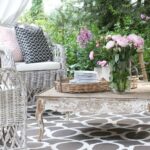 Entertaining: A fresh inviting look on the patio | French country .