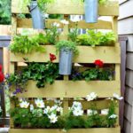 Small Space Vertical Garden with Pallet • 1001 Pallets | Small .