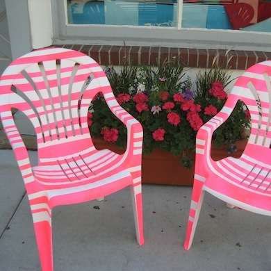 12 Ways to Wake Up Your Tired Outdoor Furniture | Painting plastic .