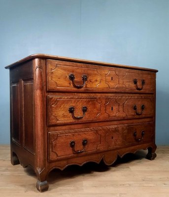 Antique Louis XIV Chest of Drawers in Walnut, 1750 for sale at Pamo
