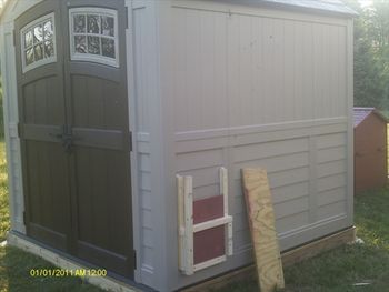 Rubbermaid Storage Shed as Coop | Rubbermaid storage shed, Chicken .