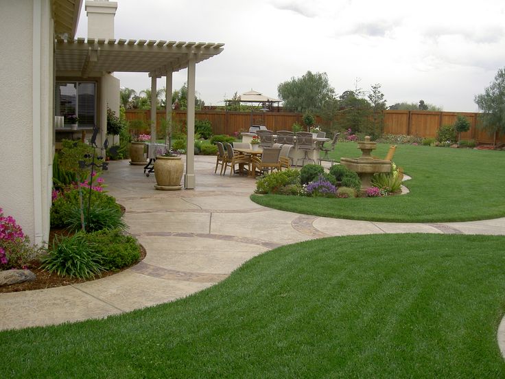 Patio landscaping | Large backyard landscaping, Backyard, Easy .