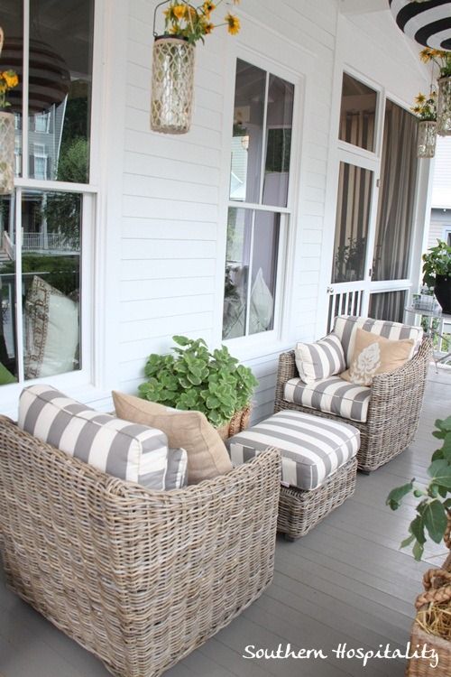 Elegant And Timeless White Wicker Furniture