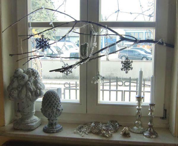 Christmas window decoration ideas and displays | Window decor, Diy .