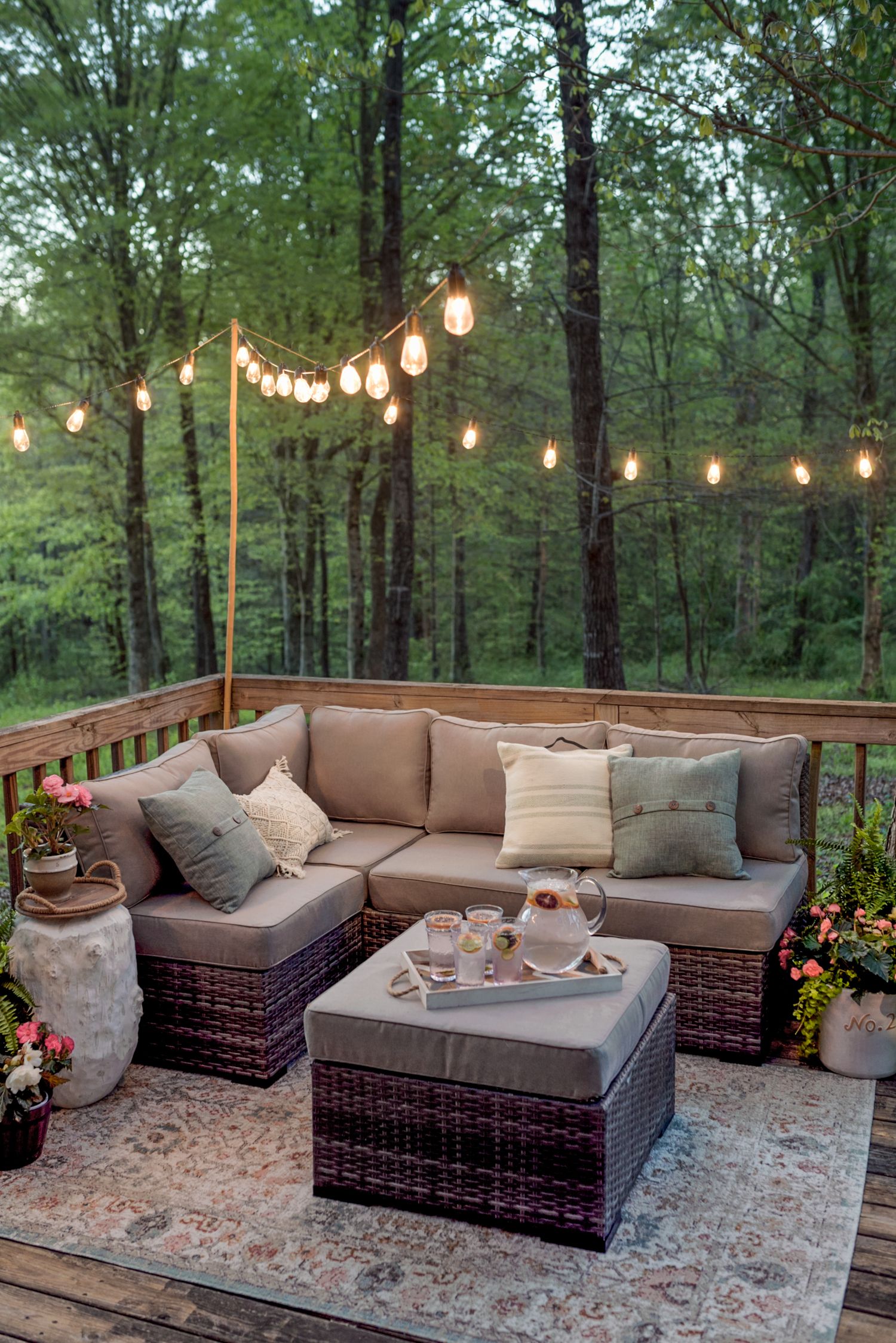 Cool And Practical Deck Decorating