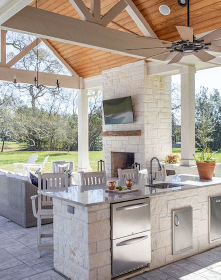 Timeless And Cozy Outdoor Kitchen Design