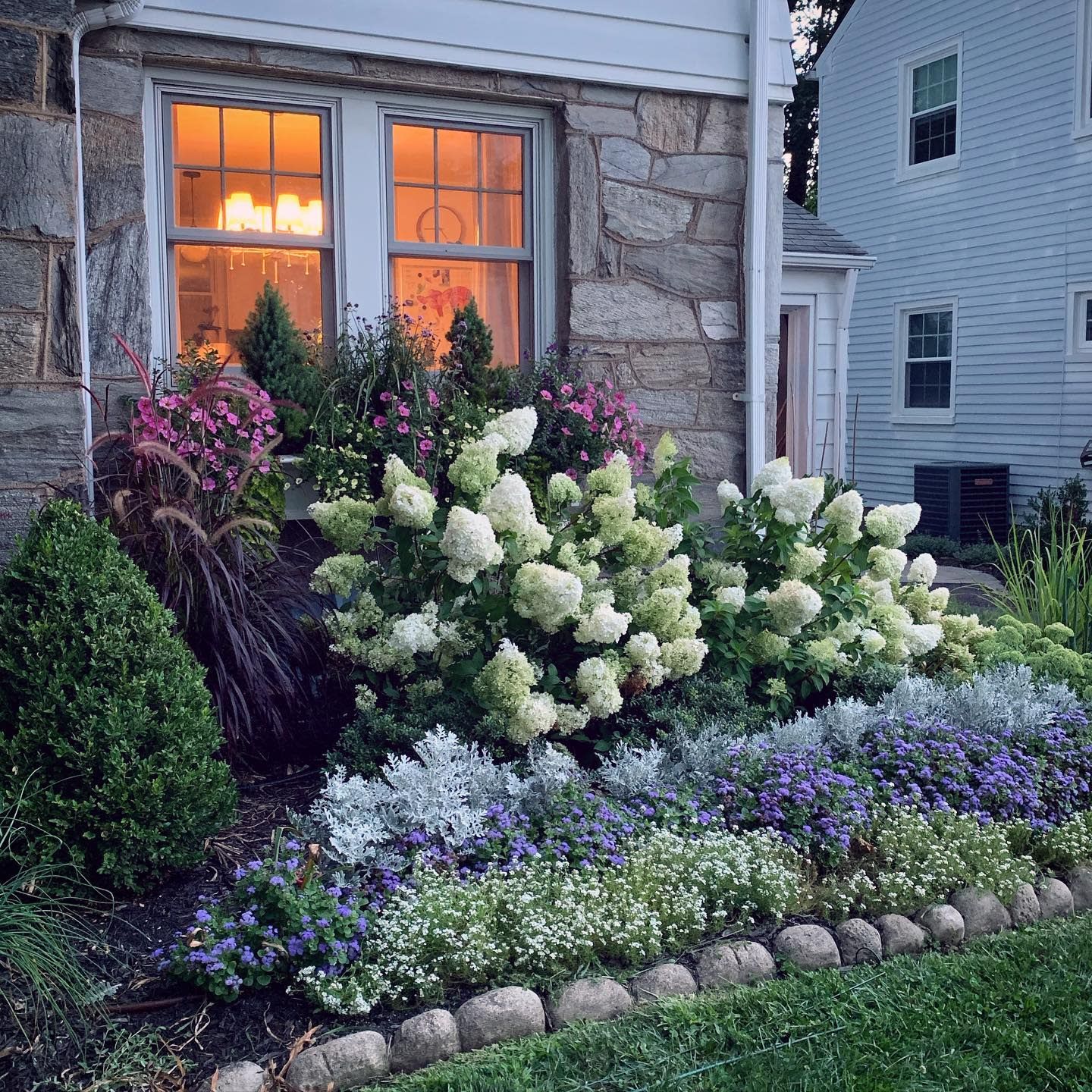 Trendy And Stylish Front Garden Ideas