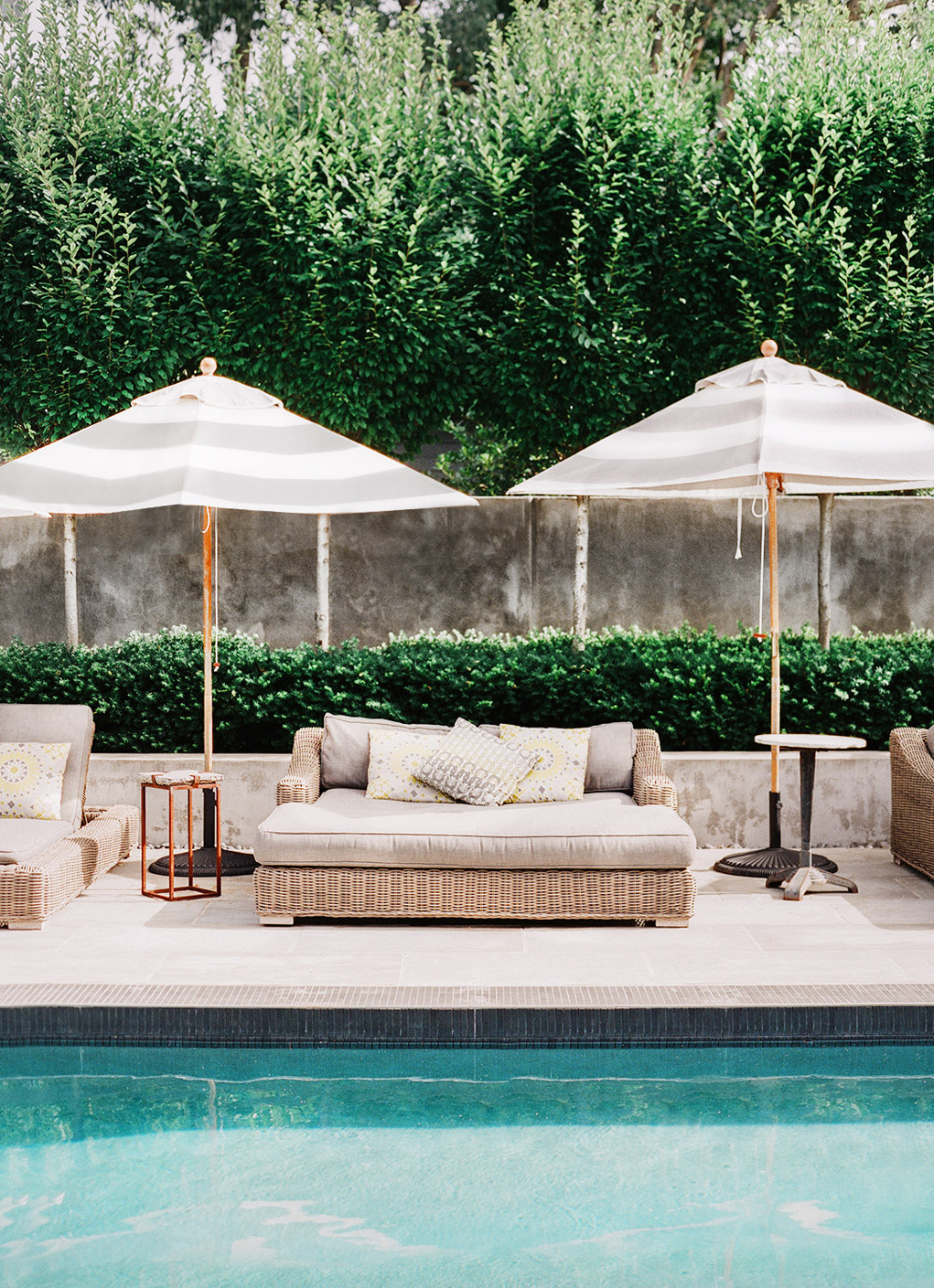 Stylish And Welcoming Pool Furniture