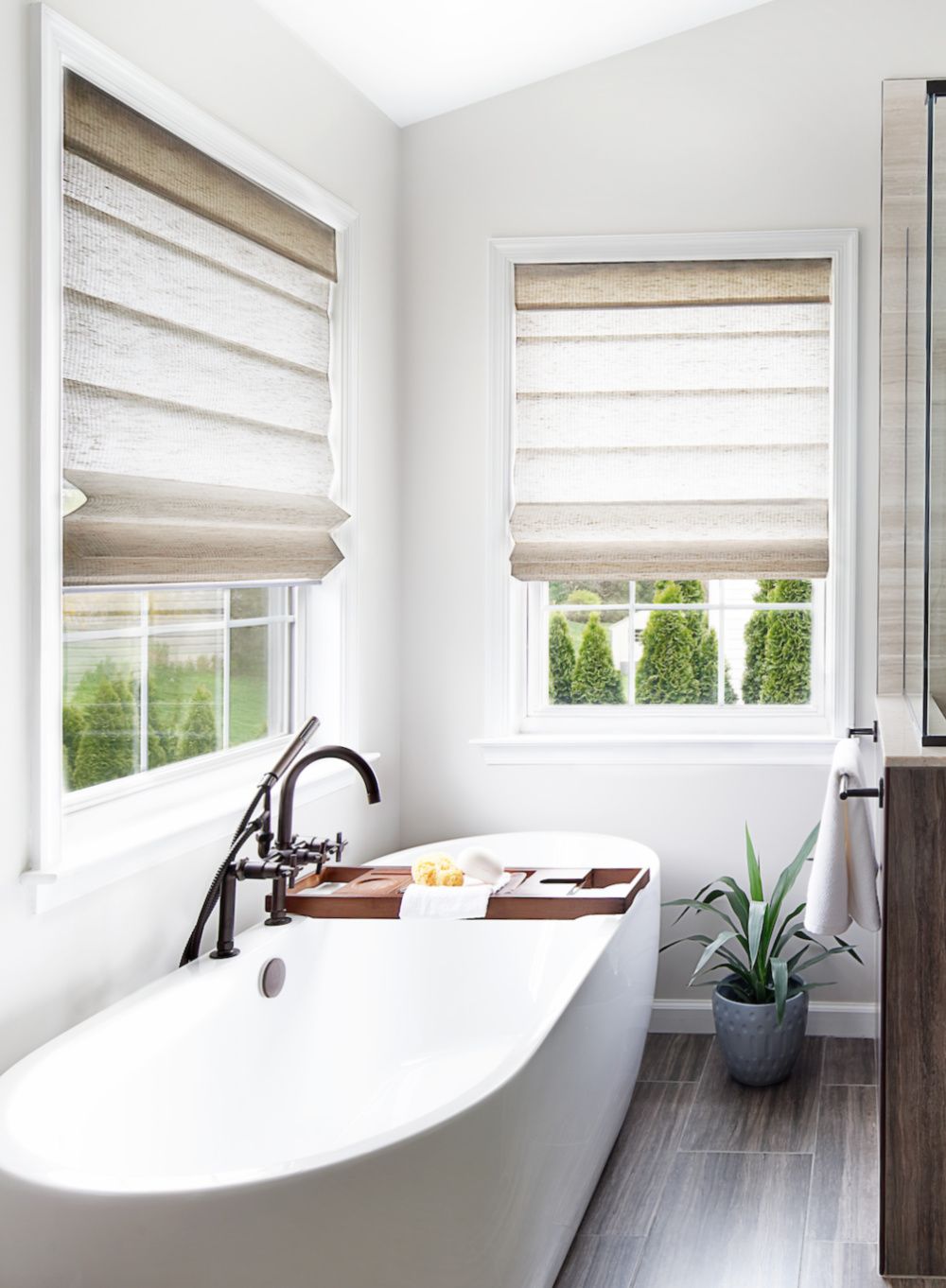 Trendy And Beautiful Bathroom Blinds