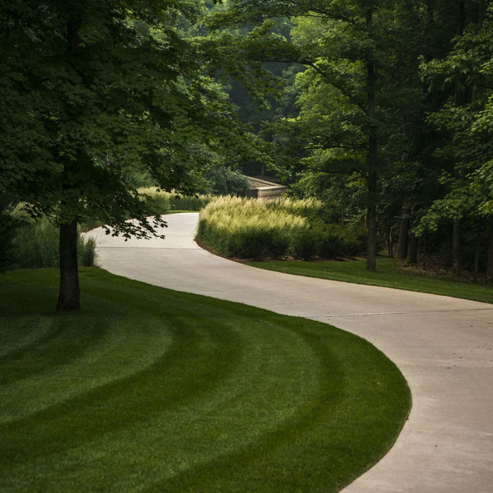 Cozy And Inspiring Driveway Designs