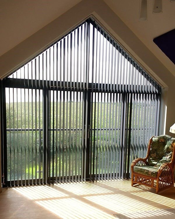 Trendy And Gorgeous Vertical Window Blinds