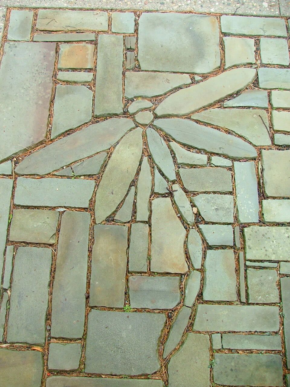 Pretty And Cool Garden Pavers