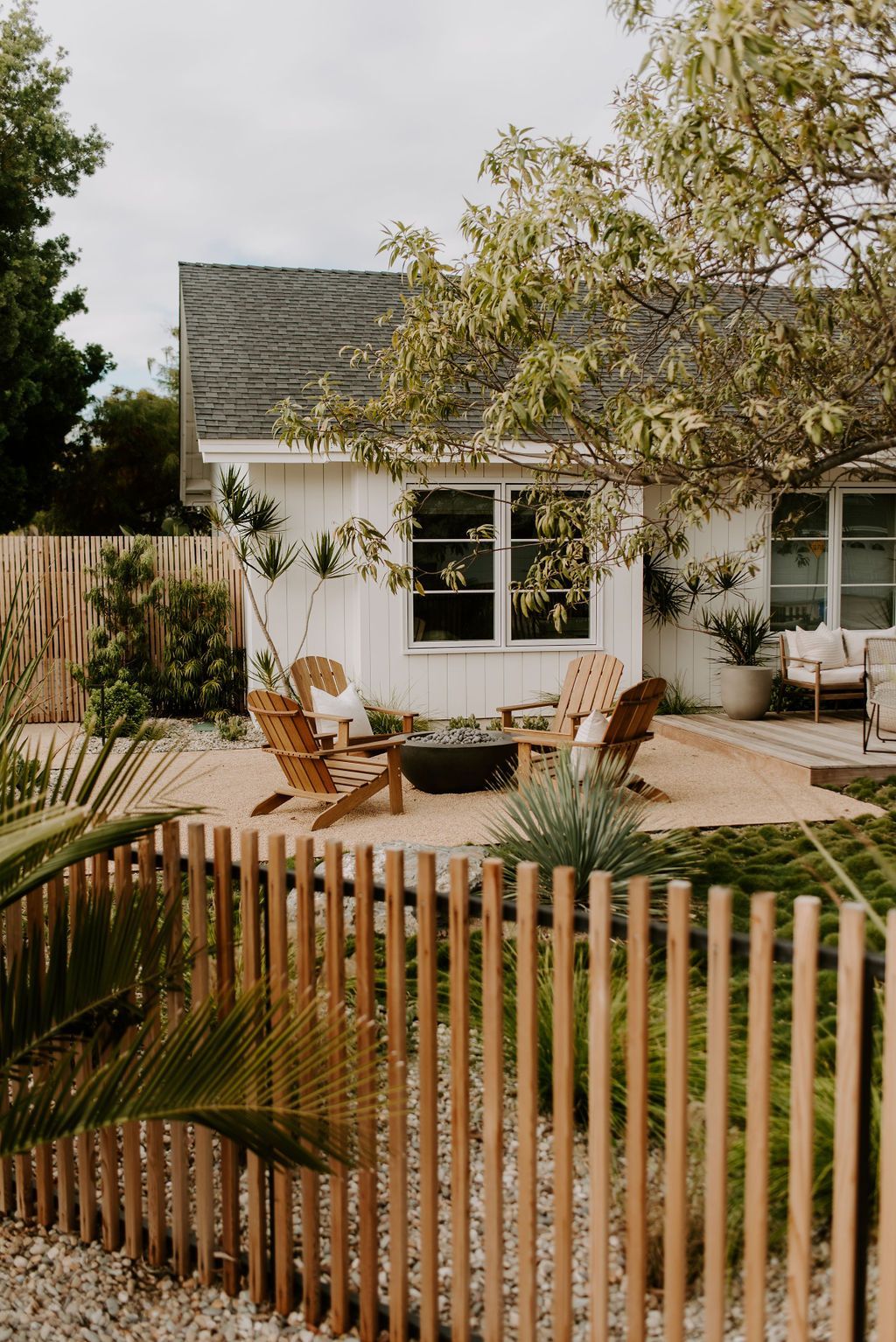 Charming And Cool Front Yard Landscape