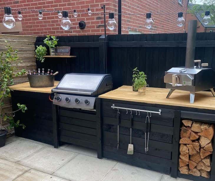 Timeless And Cozy Outdoor Kitchen Design