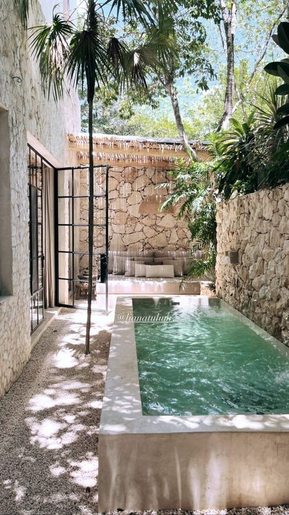 Elegant And Cozy Backyard Pool