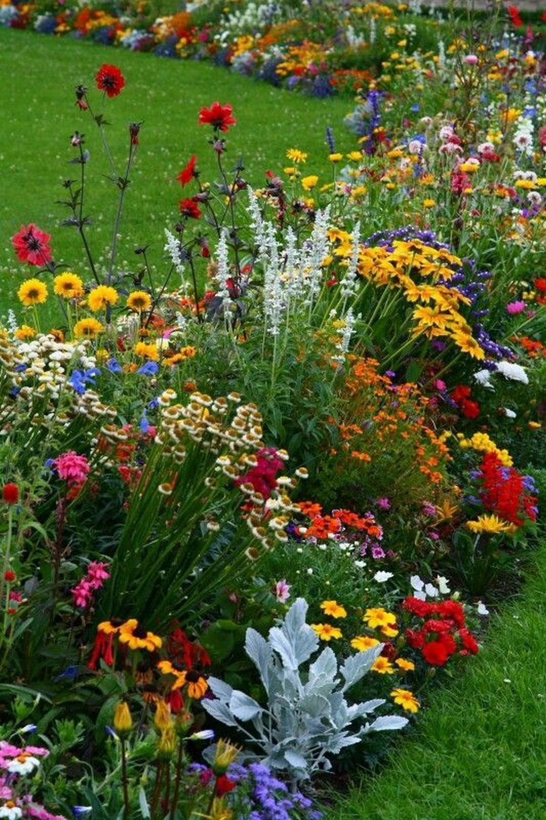 Stylish And Inspiring Flower Bed Designs