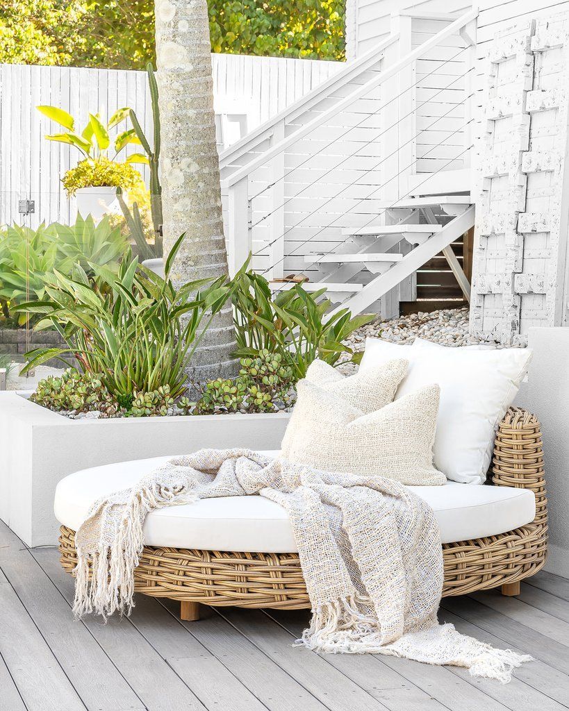1698656304_Outdoor-Daybed.jpg