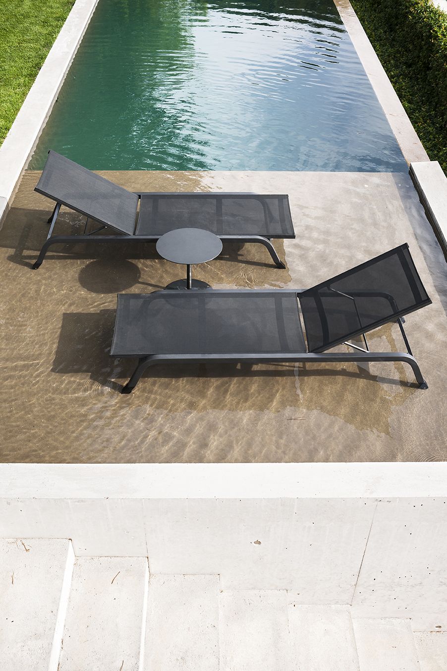 Beautiful And Sparkling Outdoor Pool Furniture