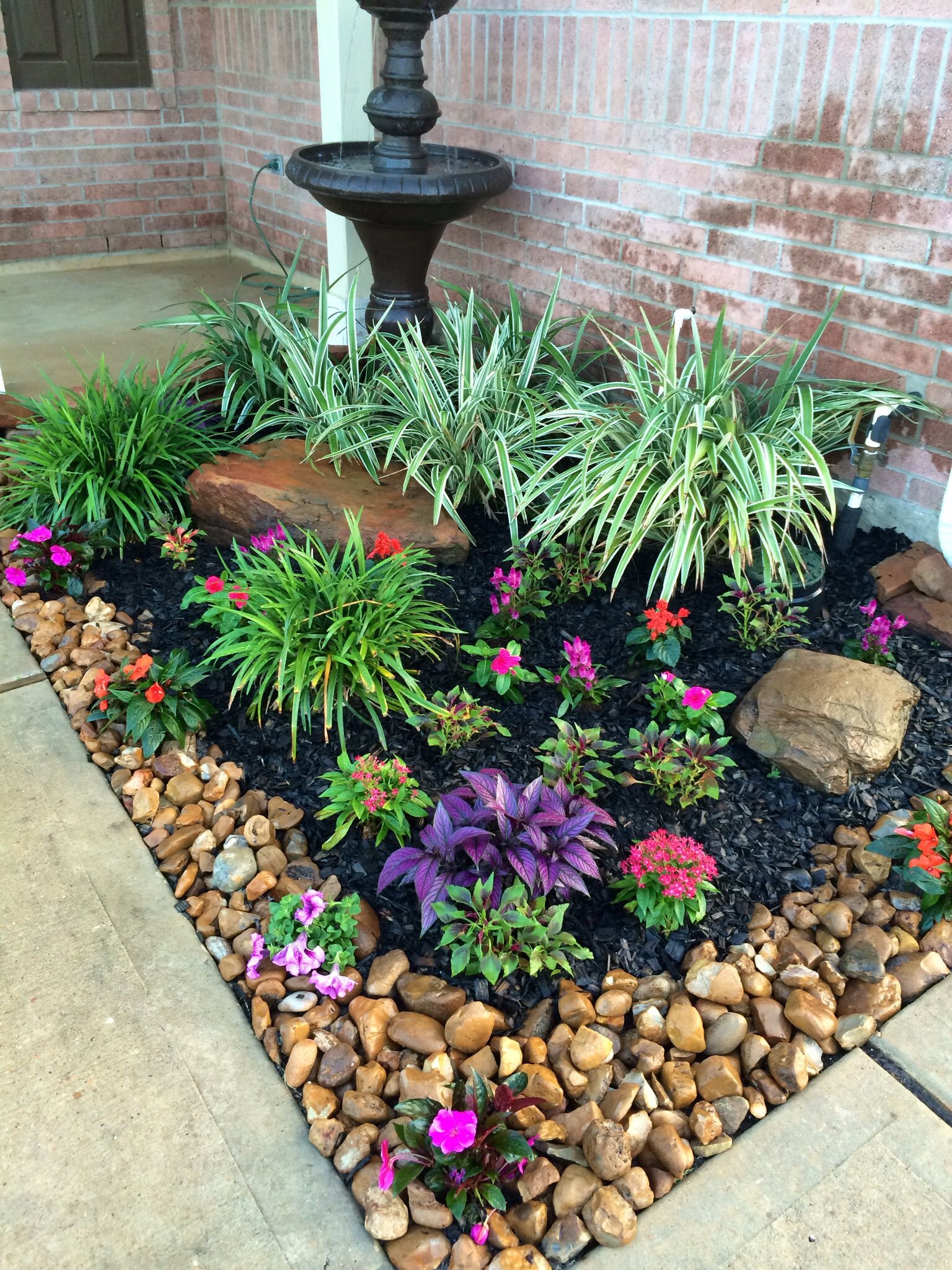 Beautiful And Sparkling Flower Bed Ideas