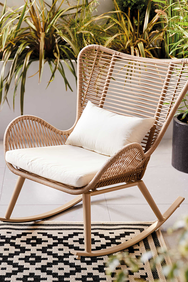 Stylish And Beautiful Outdoor Rocking Chairs