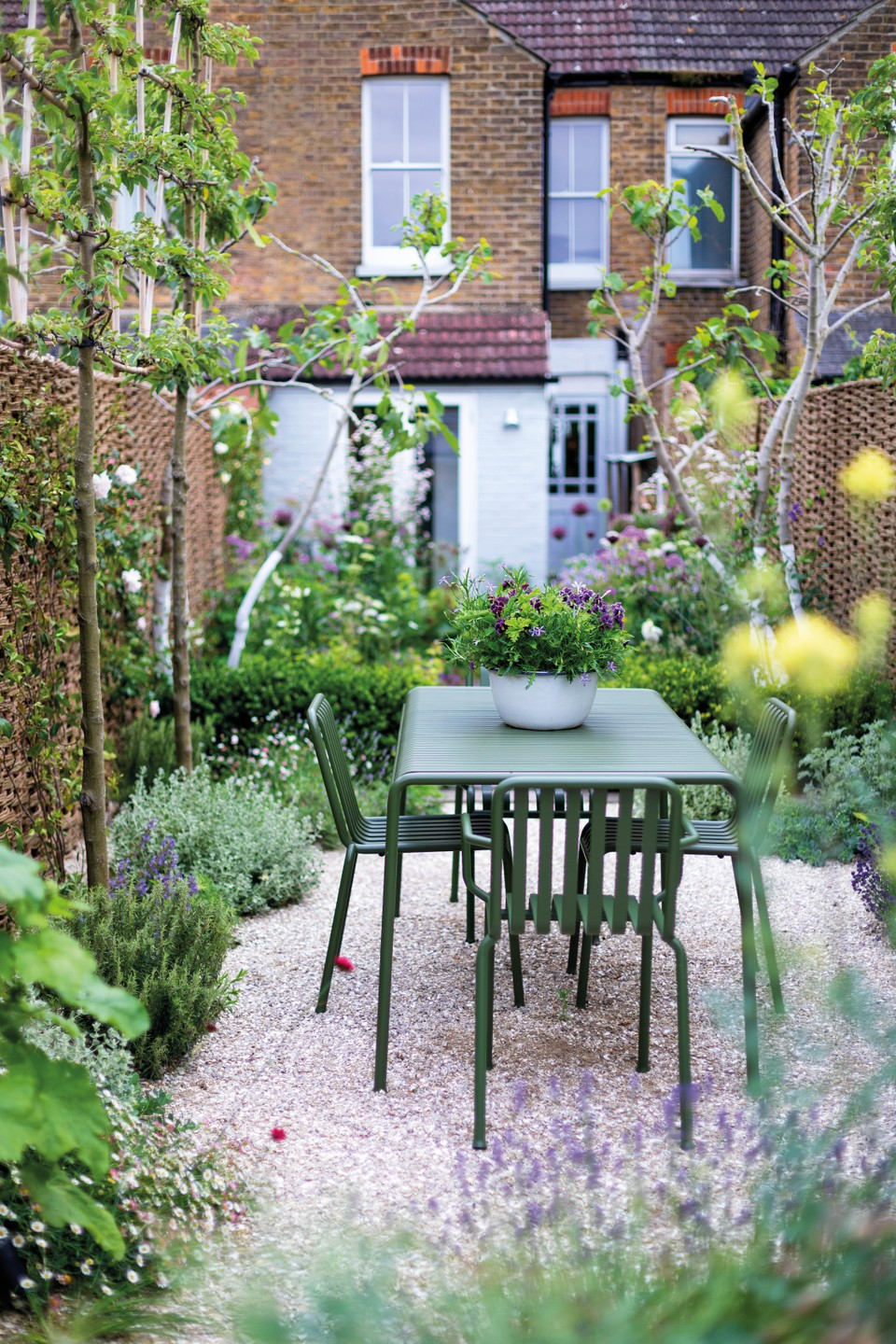 Inspiring And Timeless Small Front Garden